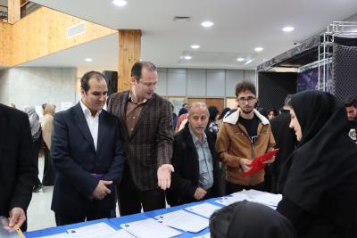 بازدید معاون آموزشی و تحصیلات تکمیلی از فرایند ثبت نام حضوری پذیرفته‌شدگان مقطع کارشناسی در دانشگاه مراغه
